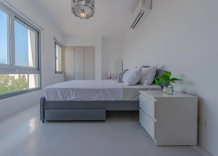 Appartement Elegant 3br On Swan Crystal Lagoon At Elgouna Families Only *