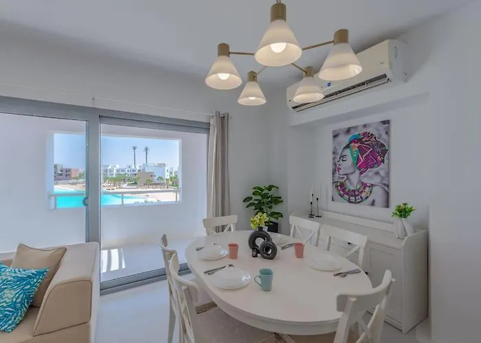 Appartement Elegant 3br On Swan Crystal Lagoon At Elgouna Families Only *